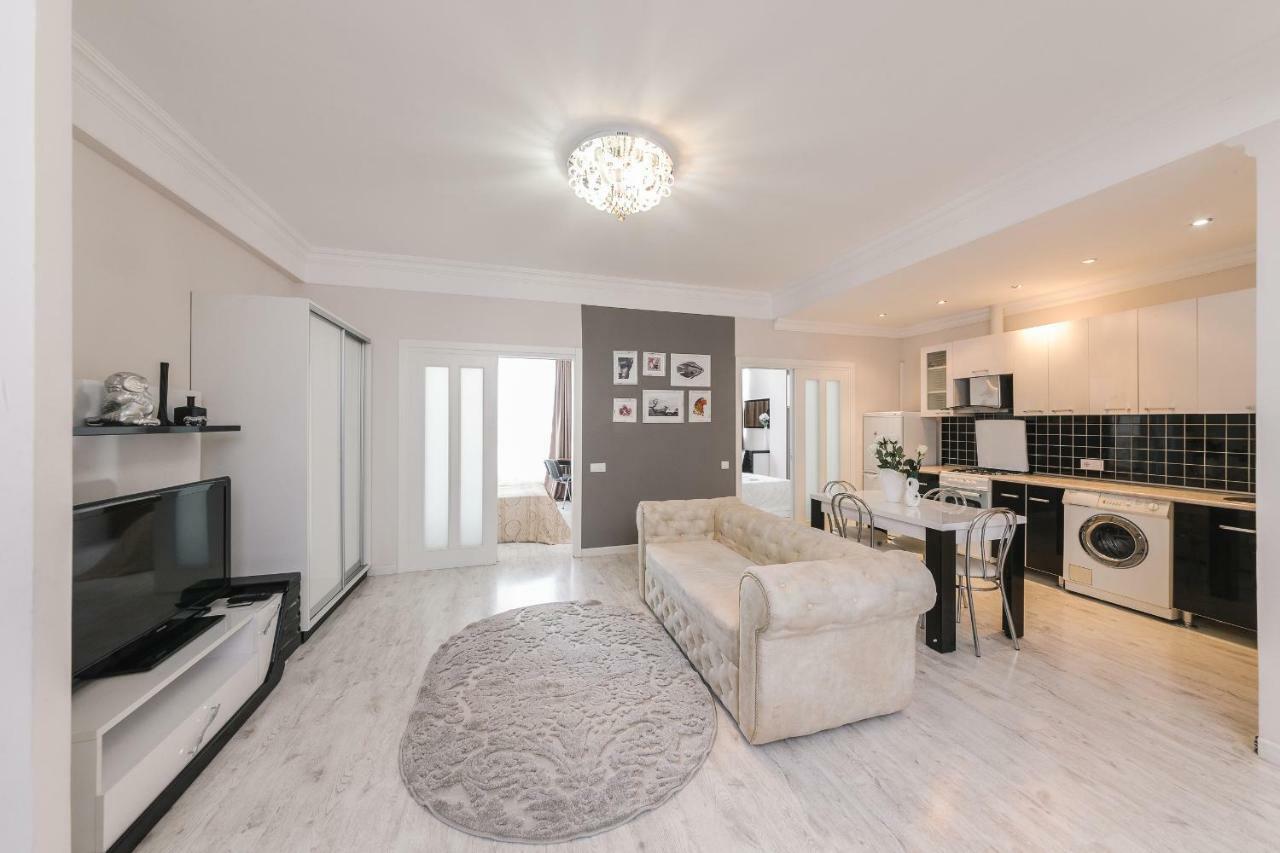 The Base Apartments Кишинев Екстериор снимка